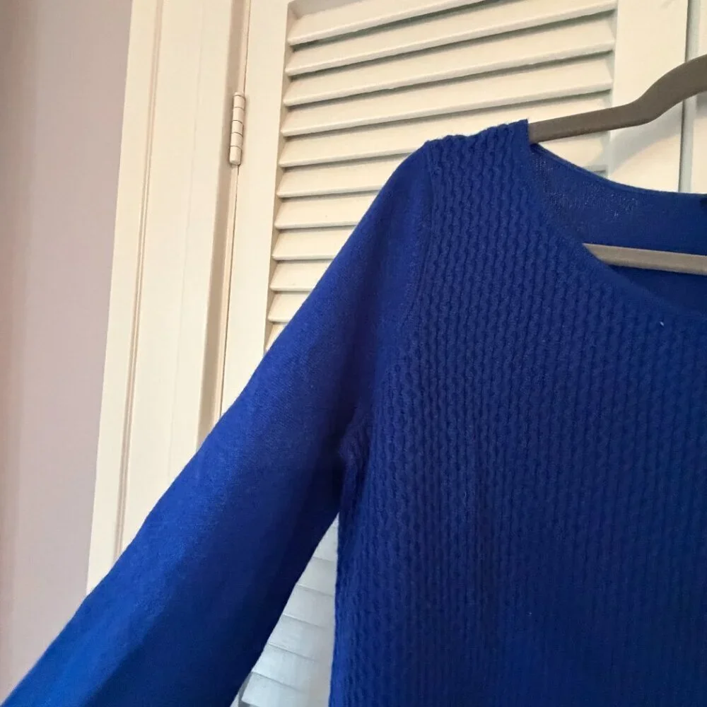 Theory women's Raffina HS Lofty cashmere sweater medium blue